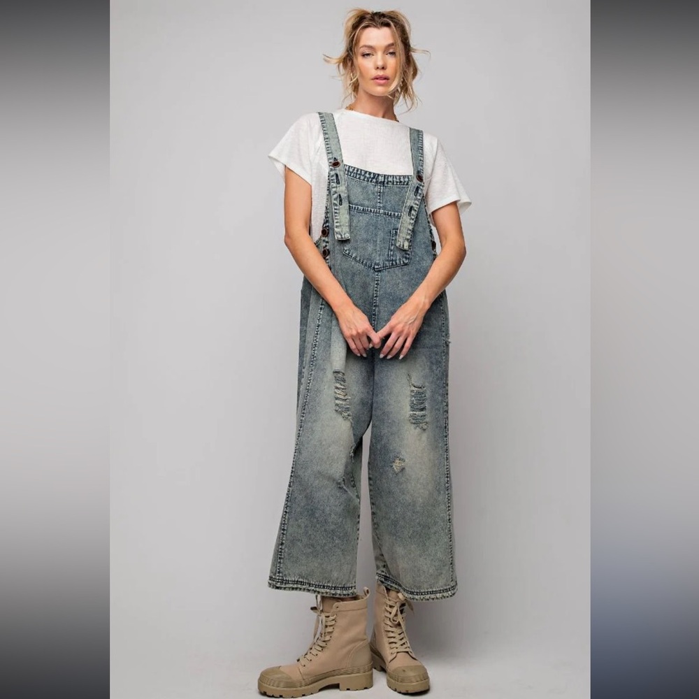 Easel Small Oversize overalls distressed perfect condition